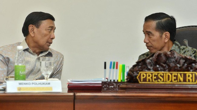 Menko Polhukam Wiranto meminta masyarakat memahami upaya pembangunan yang sedang dilakukan pemerintah. Ia mengklaim, pemerintah responsif pada keinginan publik.