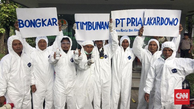 PT Pria diduga telah menimbun limbah B3 selama enam tahun. Akibatnya, warga di enam desa terkena dampak negatif dari limbah tersebut.
