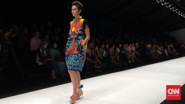 Padu padan busana bermotif tak bisa sembarangan, ada beberapa pola dan rumus yang harus diperhatikan ketika mix and match. 