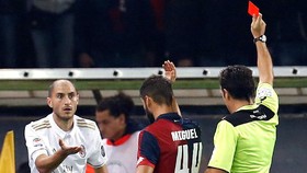 Sepuluh Pemain AC Milan Dihajar Genoa 0-3