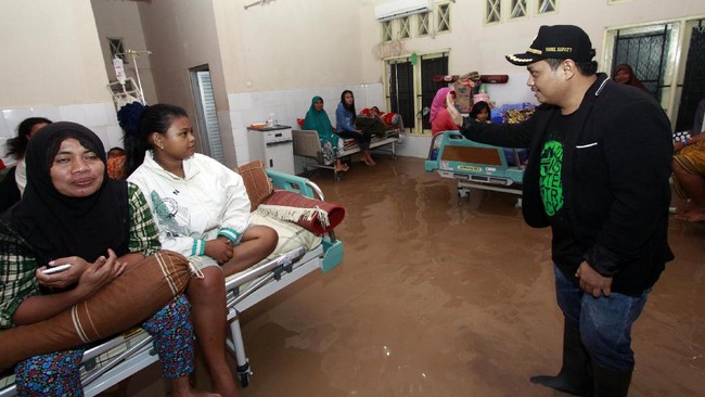 Bupati Kabupaten Gorontalo menetapkan Status Tanggap Darurat sejak 25 Oktober 2016 malam. Kebutuhan mendesak adalah tikar, matras, selimut dan makanan.