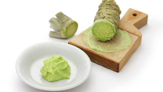 Pasta berwarna hijau yang biasa dioleskan pada sashimi disebut-sebut belum tentu Wasabi murni. Bisa jadi, pasta itu campuran air, lobak dan pewarna makanan.