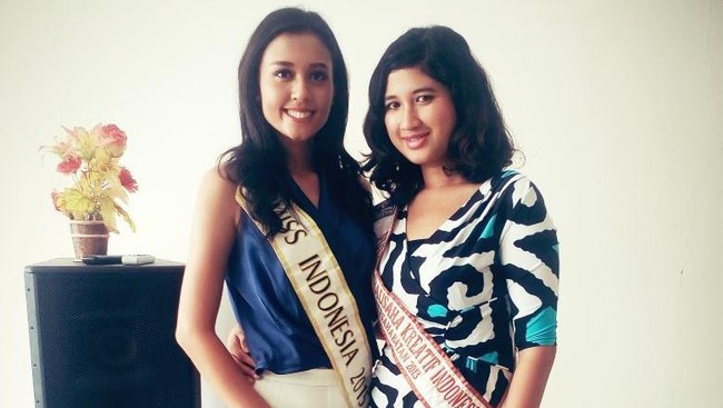 Kecantikan saja tak cukup. Seorang perempuan, menurut finalis Putri Indonesia ini, haruslah cerdas dan berhati mulia.