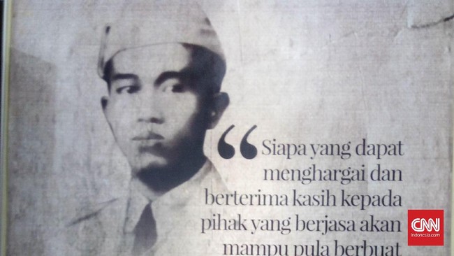 Bukan Moewardi, jika ia tak melepaskan baju ningrat, ia ganti dengan baju dokternya mendatangi kampung-kampung becek.