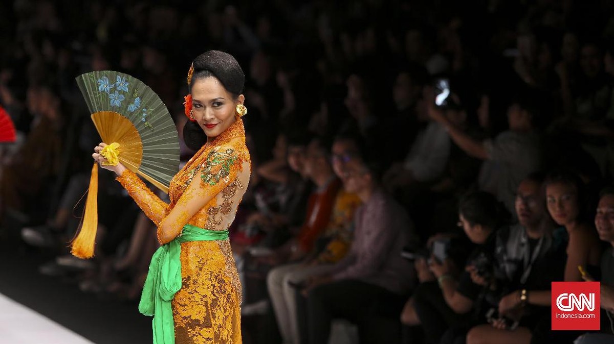 Intepretasi Modern Kebaya Janger Bali dari Anne Avantie