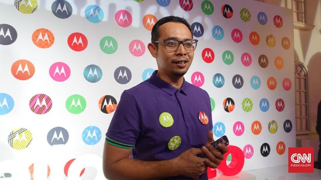 Moto E3 Power mengusung fitur water repellent nano-coating yang mampu melindungi ponsel dari percikan air dan rintik hujan.
