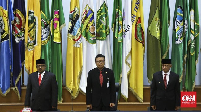 Kinerja pelaksana tugas gubernur akan diawasi oleh Mendagri dan Inspektur Jenderal Kemendagri serta bantuan kepolisian, kejaksaan, dan tim anti pungutan liar.