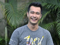 Dikaitkan dengan 'Broken Strings' Aurelie, Eza Gionino: Berlebihan