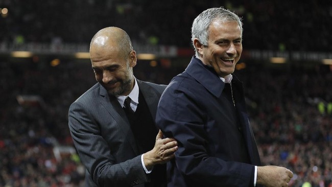 Manajer Manchester United Jose Mourinho merasa lebih dari bahagia bisa bekerja di lapangan hijau selama Hari Raya Natal.