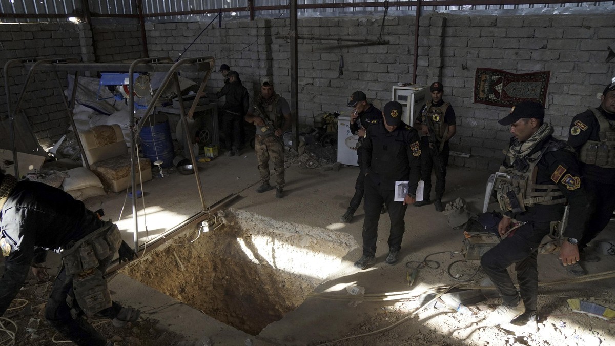 Menyusuri Terowongan Peninggalan ISIS di Kota Mosul