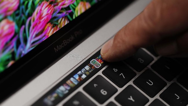 Philip Schiller, senior vice president Apple menyangkal keluhan pengguna hasil pengujian baterai MacBook Pro yang dilakukan oleh Consumer Reports.