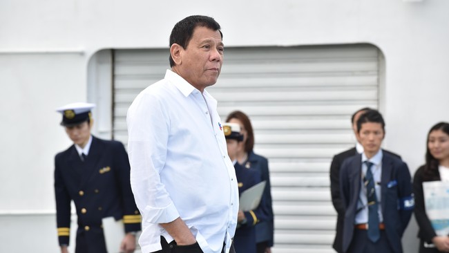 Presiden Filipina Rodrigo Duterte mengaku berbicara dengan Tuhan dalam pesawat dan berjanji tidak akan lagi bicara kasar.