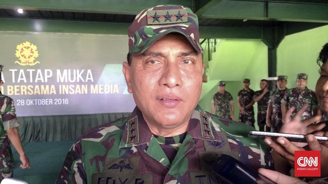 Pengkostrad TNI AD Letjen Edy Rahmayadi menegaskan masih bisa berkomitmen penuh sebagai Ketum PSSI meski masih aktif menjabat di militer.