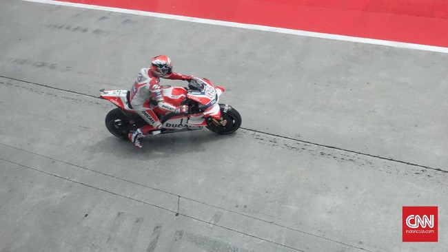 Andrea Dovizioso sempat was-was salah strategi penggunaan ban saat sesi kualifikasi MotoGP Malaysia 2016. Keputusannya lambat mengganti ban pun berbuah manis.