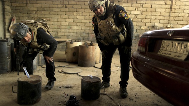 Menyusuri Terowongan Peninggalan ISIS di Kota Mosul