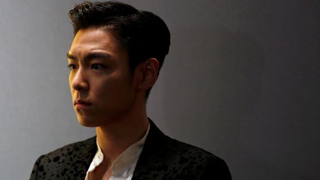 Meski sedikit terlambat, T.O.P mulai bergabung dengan wajib militer di Korea. Ia menjadi personel pertama dari Bigbang yang akan masuk program wamil.