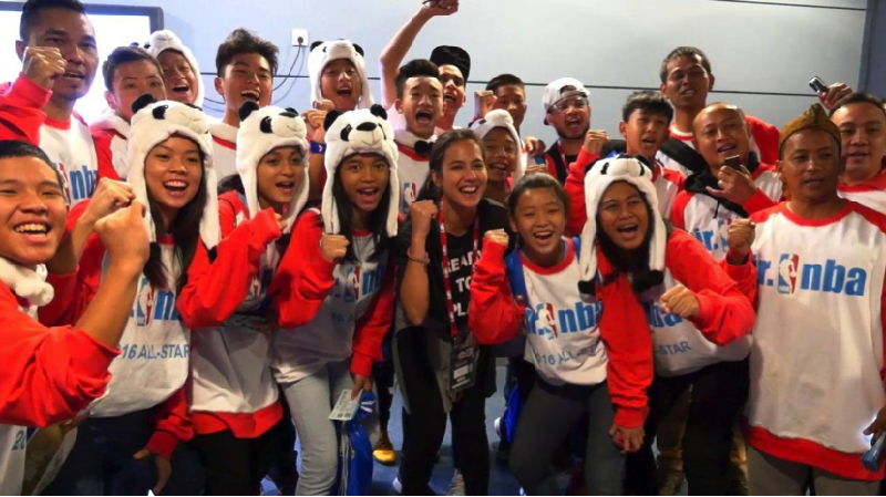 Beberapa waktu lalu, Pevita Pearce berkesempatan mengunjungi Shanghai untuk menonton pertandingan pra-musim NBA Global Games China 2016 secara langsung.
