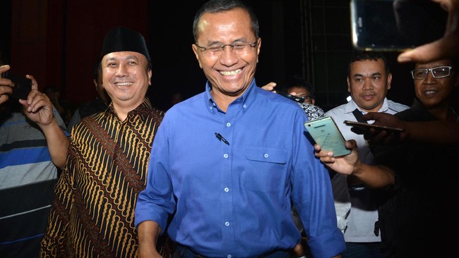 Mantan Menteri BUMN Dahlan Iskan ingin menelusuri bisnis Akidi Tio di Singapura guna mengetahui upaya Heriyanti mengurus sumbangan Rp2 triliun untuk covid.