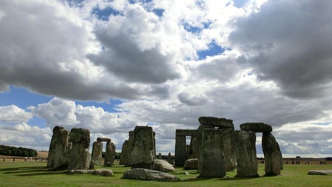 Pemerintah Inggris berusaha untuk mengurai kemacetan di objek wisata Stonehenge. Terowongan bawah tanah pun direncanakan dibangun.