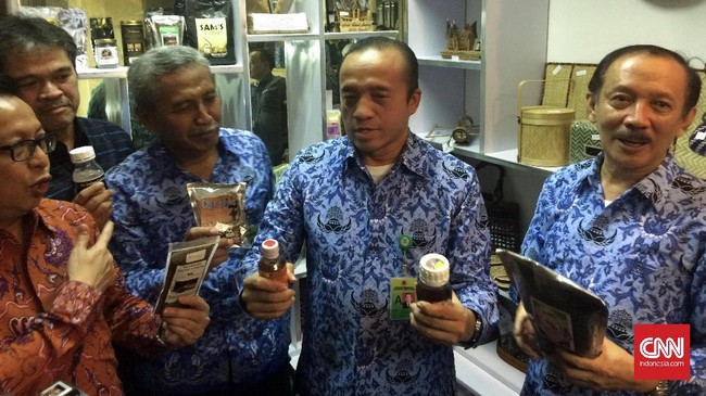 KLHK menargetkan 12,7 juta hektare hutan sebagai perhutanan sosial, kawasan yang diperuntukan bagi masyarakat yang tinggal di kawasan hutan. 