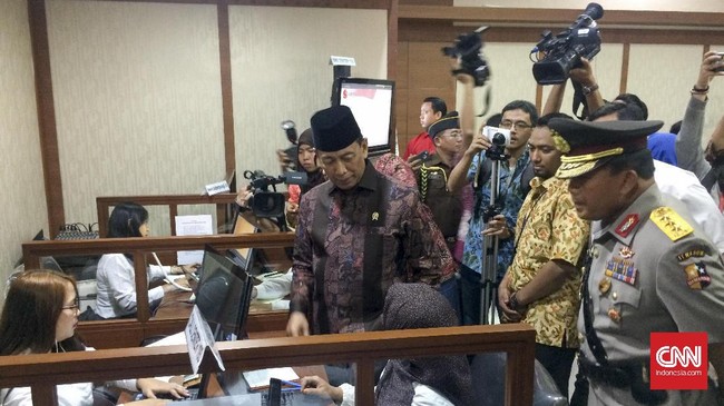 Kapolsek Pamulang dan dua polisi lainnya diduga menerima suap Rp10 juta dari tersangka narkotik yang ingin lepas dari penjara.