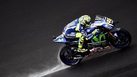 Ditendang Valentino Rossi, Cabanillas 'Pamer' ke Marquez