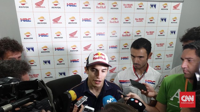 Saat berkunjung ke sirkuit Sentul, Indonesia, awal pekan ini Marc Marquez mencoba bakso. Kemudian ketika dalam ajang GP Malaysia dia mengalami sakit perut.