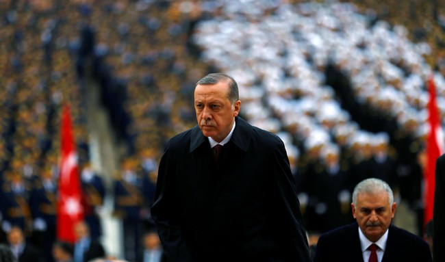 Kali ini Turki menangkap dua petinggi Dogan Holding yang menaungi sektor pariwisata, ritel dan media termasuk Hurriyet Daily dan CNN Turk.