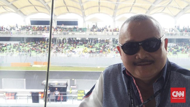 Demi memuluskan jalan menggelar MotoGP Indonesia, Gubernur Sumatera Selatan Alex Noerdin pun berkunjung ke sirkuit Sepang di tengah gelaran MotoGP Malaysia.