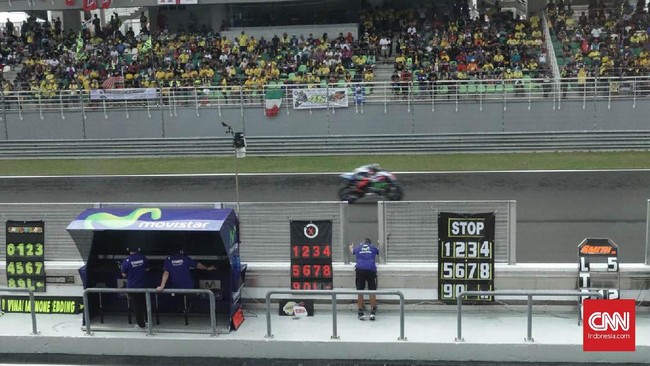 Semula para pebalap dunia mengenal Sirkuit Sepang penuh benjolan dan lubang. Tapi sirkuit di Malaysia itu kini telah berubah jadi lebih spektakuler.