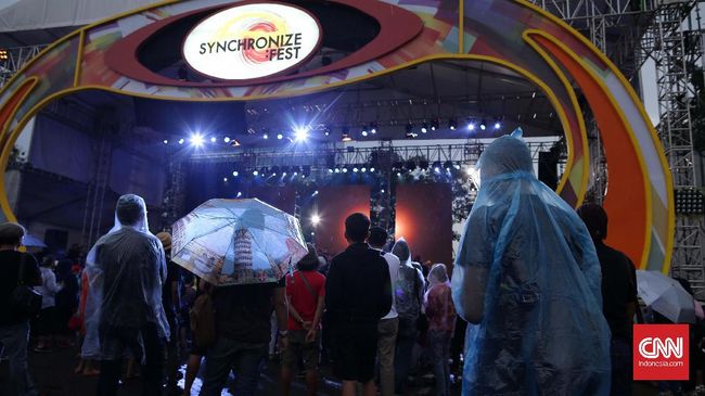 Festival musik multigenre Synchronize Festival 2017 bakal diramaikan banyak musisi lokal, termasuk penyanyi senior Ebiet G Ade hingga band Barasuara.