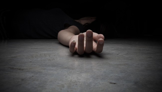 Amirulloh Adityas Putra (18) tak kuasa menahan sakit dipukul senior di bagian perut, dada, dan ulu hati, sampai akhirnya ambruk tak bernapas.