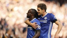Peran Baru Moses sebagai Bek Sayap Dipuji Conte