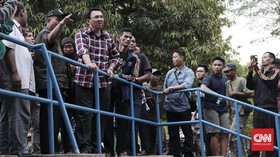 Blusukan, Ahok Hadapi Isu Banjir dan Infrastruktur