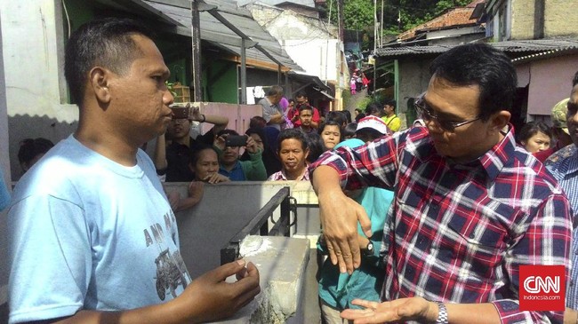 Ahok berjanji tidak akan melakukan penggusuran dan akan mengeruk lahan kosong yang menjadi tempat bermuaranya air untuk dijadikan embung.