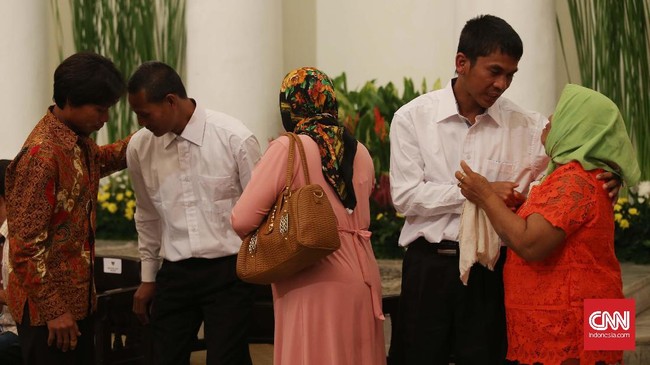 Empat anak buah kapal Naham 3 asal Indonesia yang disandera oleh perompak Somalia akhirnya dapat kembali berkumpul dengan keluarga mereka pekan ini.
