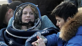Detik-detik Astronaut Pulang ke Bumi dalam Bingkai Kamera
