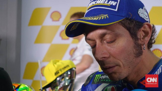 Perempuan yang disepak dan didorong Valentino Rossi di area paddock sirkuit Valencia menyatakan akan melayangkan gugatan hukum kepada pebalap veteran tersebut.