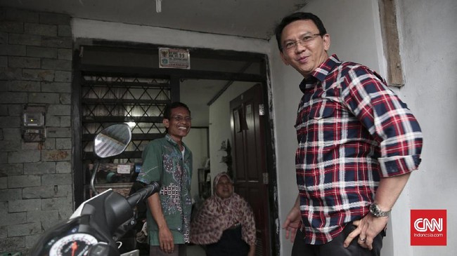 Ahok batal melakukan aktivitas kampanye pada hari ini dan memilih untuk istirahat di tengah aksi unjuk rasa terkait dugaan penistaan agama.