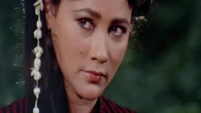 Bangunnya Nyi Roro Kidul merupakan salah satu film horor klasik Indonesia yang rilis pada 1985 silam. Berikut sinopsisnya.