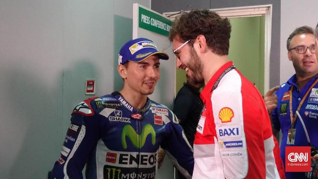 Duo Ducati, Andrea Dovizioso dan Andrea Iannone, sama-sama memprediksi bahwa Jorge Lorenzo akan mengalami kesukaran ketika pindah ke Ducati.