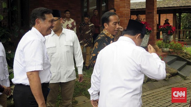 Posisi Prabowo penting jelang demo besar 4 November. Ia memiliki hubungan dekat dengan sejumlah organisasi Islam sehingga bisa mempengaruhi jalannya aksi demo.