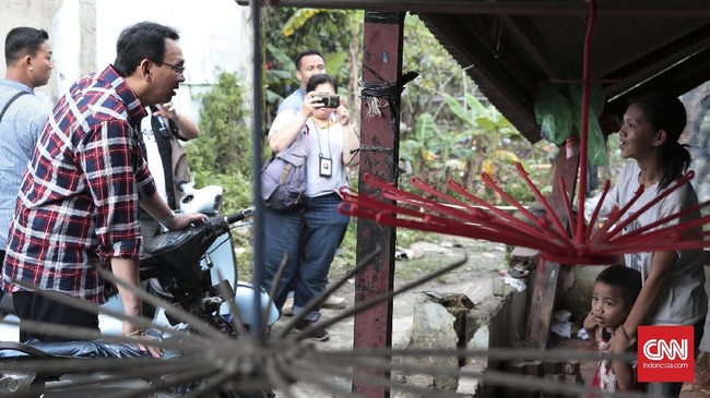 Potensi penolakan ini sudah disampaikan ke tim pemenangan Ahok, namun kampanye tetap di gelar di Rawa Belong, Jakarta Barat. Akibatnya ketua RT jadi korban.