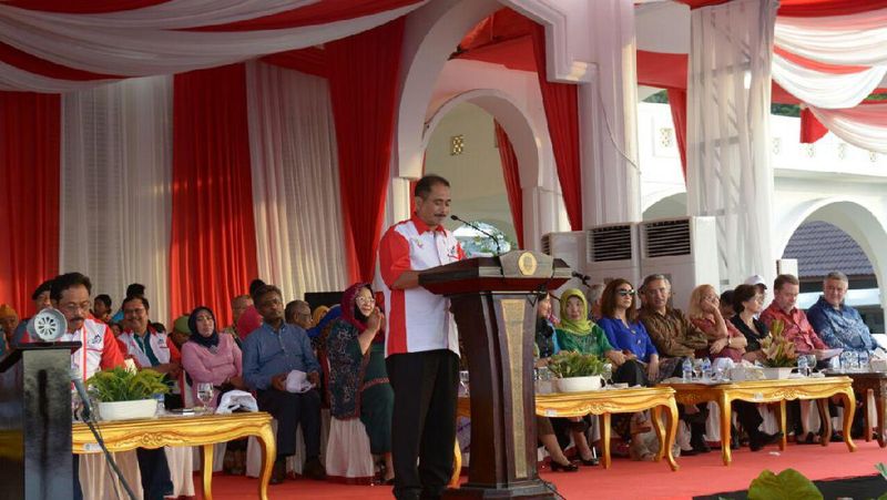 Festival Bahari Kepri di buka pada tanggal 29 Oktober 2016 lalu. Namun ada yang unik dari pembukaan festival tersebut.
