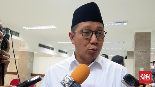 Pihak yang berwenang membicarakan fatwa MUI adalah ahli agama atau para ulama. Menteri Agama hanya memfasilitasi kehidupan keagamaan agar berjalan baik.