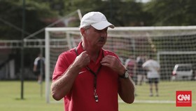Menaksir Empat Pelatih Kandidat Pengganti Riedl