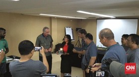 Kejutan Ulang Tahun untuk Alfred Riedl dan Wolfgang Pikal
