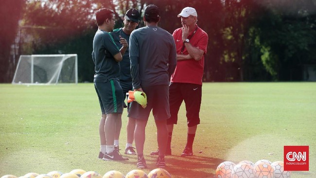Pelatih timnas senior Indonesia Alfred Riedl tak ingin tergesa-gesa menentukan skuat inti timnya sebelum bertanding di Piala AFF 2016.