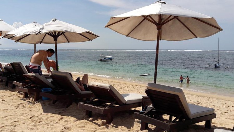 Ilustrasi pantai di kawasan Nusa Dua, Bali
