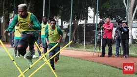 Foto Terbaik Latihan Timnas Indonesia di Karawaci